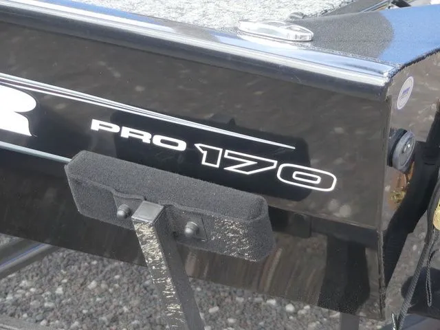 Slide: The Image of Tracker Pro 170 2026 - 8