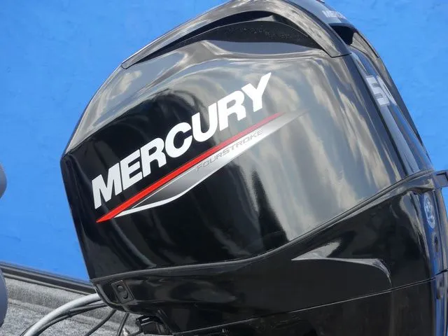 Slide: The Image of Tracker Pro 170 2026 - 9