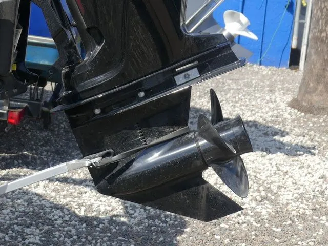 Slide: The Image of Sun Tracker Party Barge 20 DLX 2026 - 10