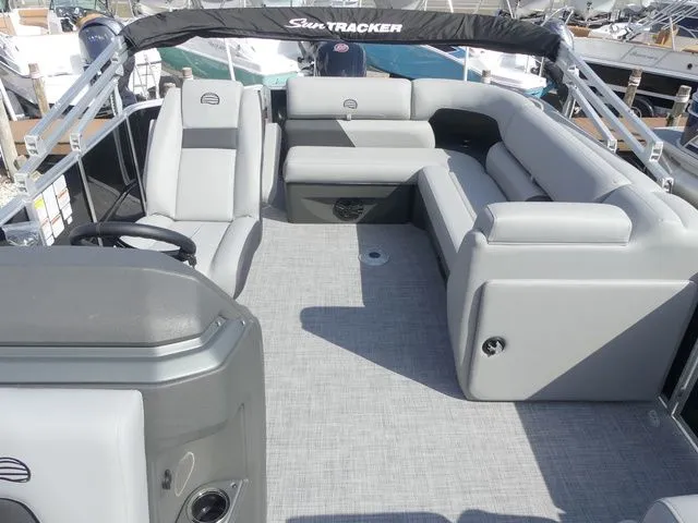 Slide: The Image of Sun Tracker Party Barge 20 DLX 2026 - 11