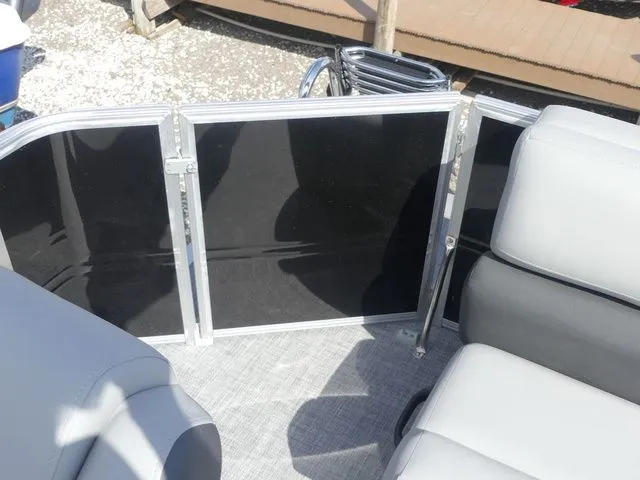 Slide: The Image of Sun Tracker Party Barge 20 DLX 2026 - 13