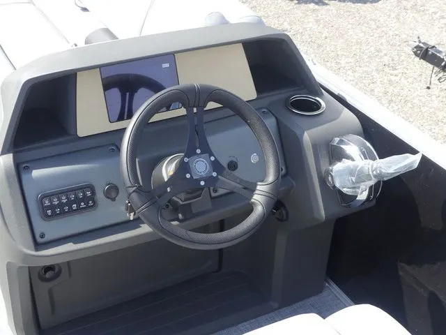 Slide: The Image of Sun Tracker Party Barge 20 DLX 2026 - 15