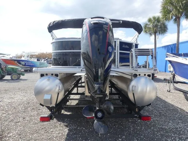 Slide: The Image of Sun Tracker Party Barge 20 DLX 2026 - 5