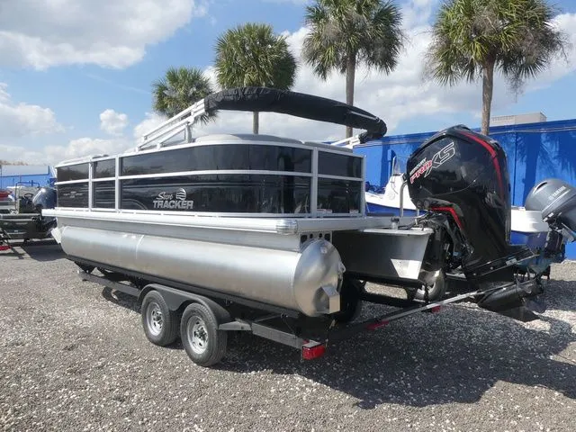 Slide: The Image of Sun Tracker Party Barge 20 DLX 2026 - 6