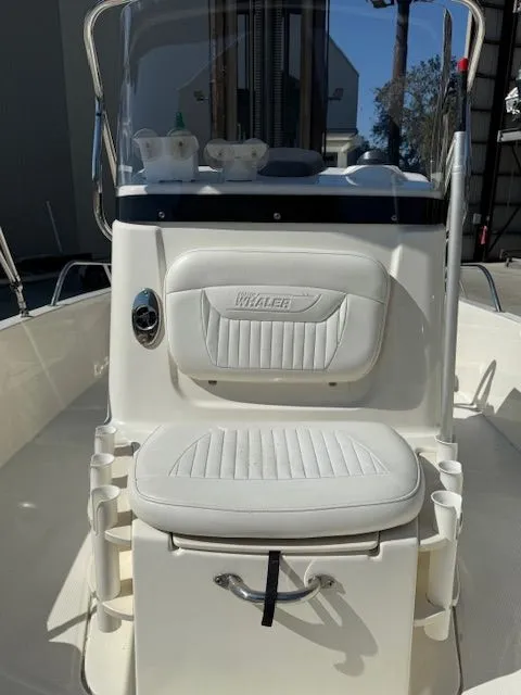 Slide: The Image of Boston Whaler 2008 200 Dauntless boat console with seating. - 10