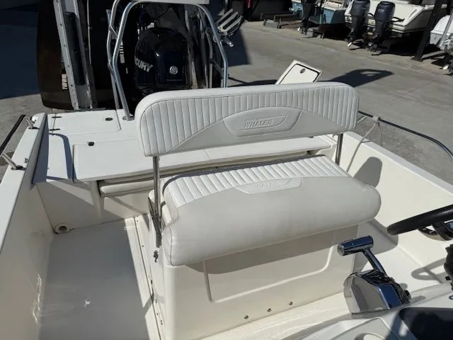 Slide: The Image of Boston Whaler 2008 200 Dauntless boat with white bench seat. - 16