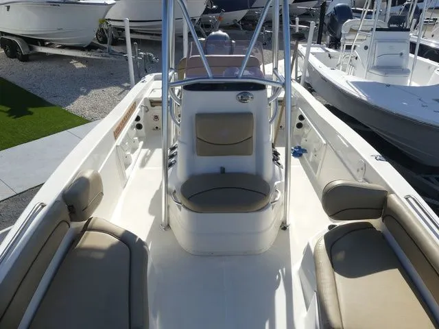 Slide: The Image of NauticStar 211 Hybrid 2020 - 14