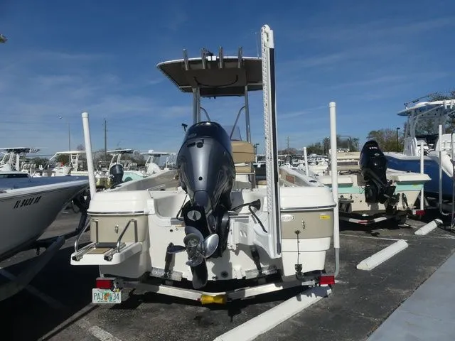 Slide: The Image of NauticStar 211 Hybrid 2020 - 3