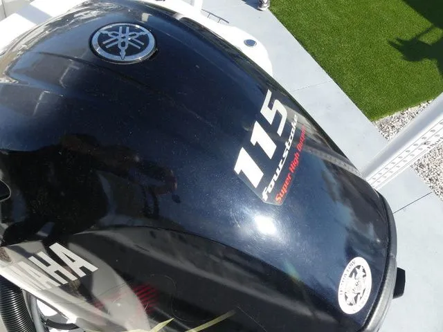 Slide: The Image of NauticStar 211 Hybrid 2020 - 6