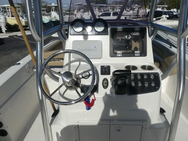 Slide: The Image of NauticStar 211 Hybrid 2020 - 8