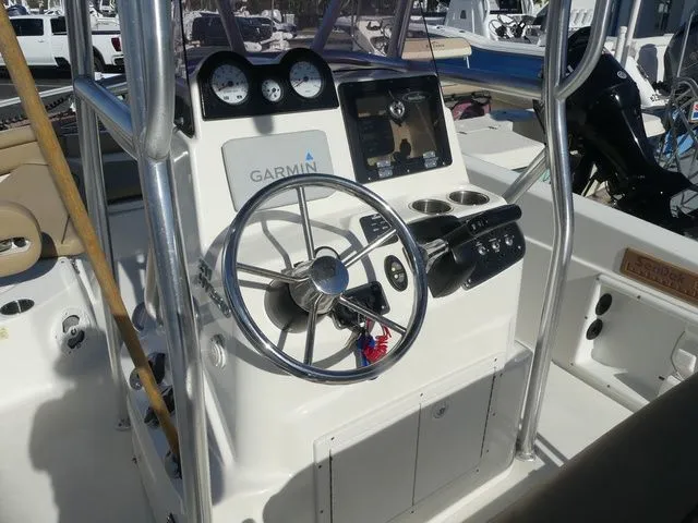 Slide: The Image of NauticStar 211 Hybrid 2020 - 9