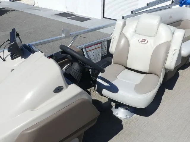 Slide: The Image of Princecraft Vectra 25 2018 - 10