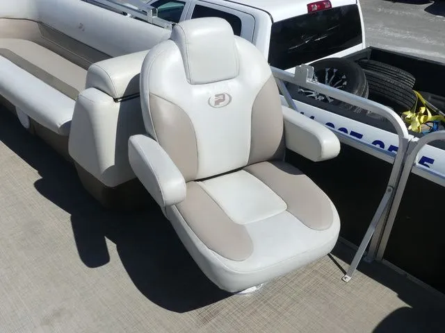 Slide: The Image of Princecraft Vectra 25 2018 - 11