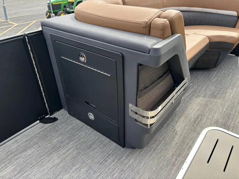 Slide: The Image of Bennington 23 MCSB Luxe 2026 - 24