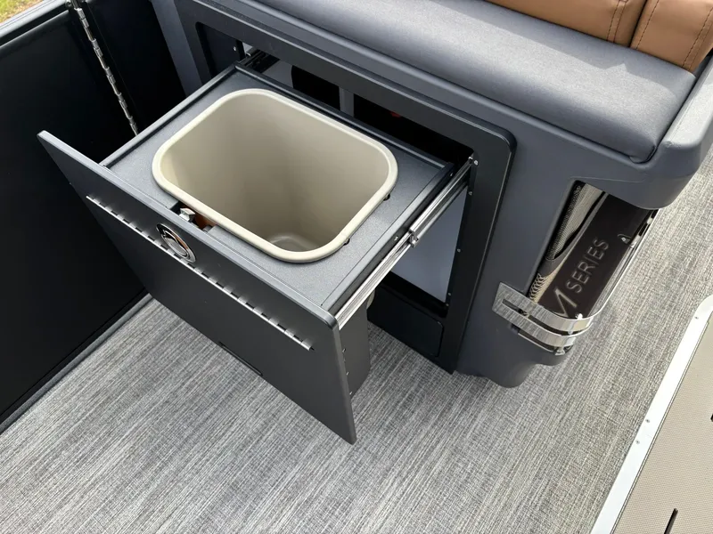 Slide: The Image of Bennington 23 MCSB Luxe 2026 - 25