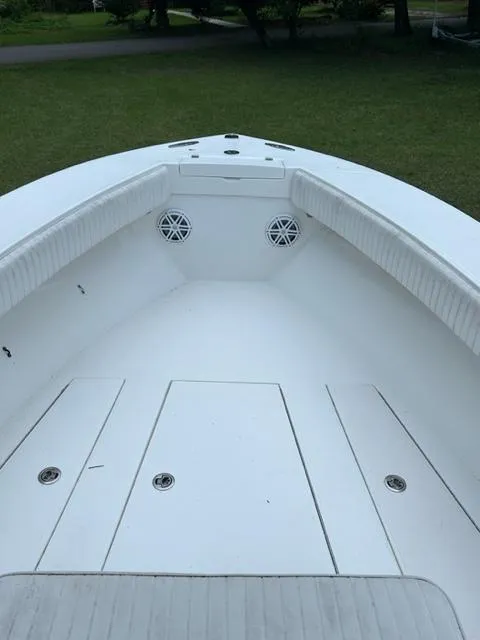 Slide: The Image of 2000 Regulator 23' Center Console boat interior with white seating and storage compartments. - 14