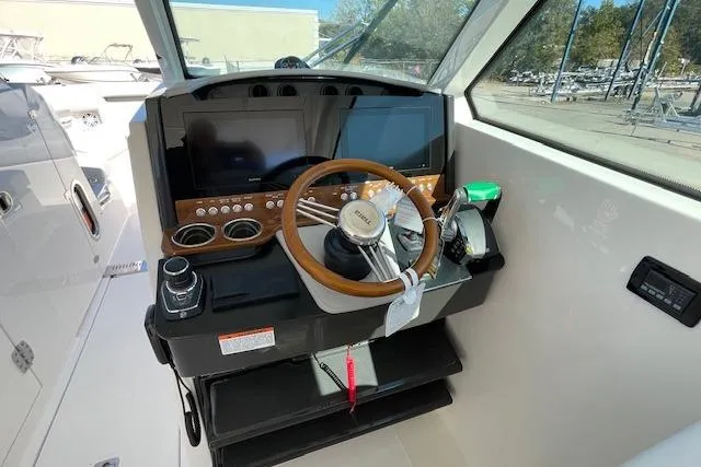 Slide: The Image of Tiara 34 LX 2026 - 10