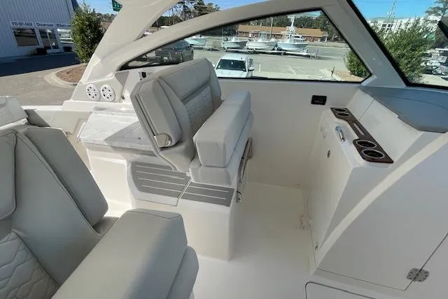 Slide: The Image of Tiara 34 LX 2026 - 14