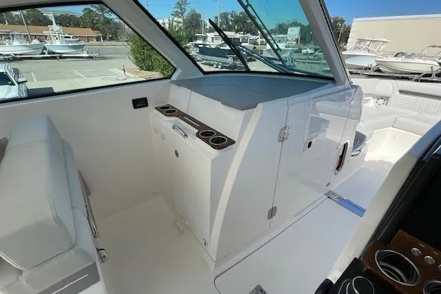 Slide: The Image of Tiara 34 LX 2026 - 15