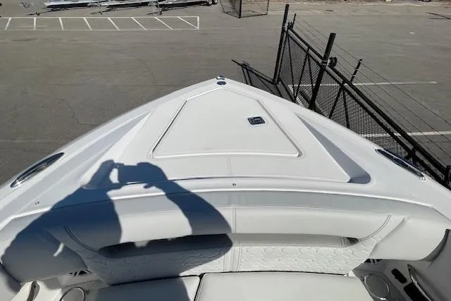 Slide: The Image of Tiara 34 LX 2026 - 18