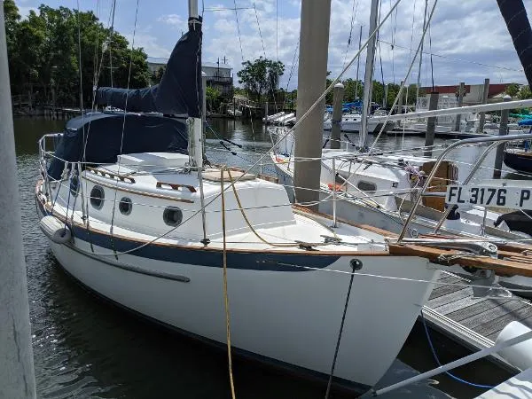 Slide: The Image of Pacific Seacraft Dana 24 1987 - 0