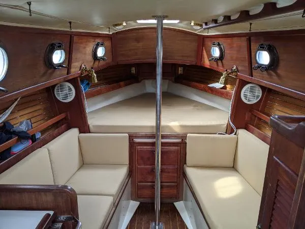 Slide: The Image of Pacific Seacraft Dana 24 1987 - 1