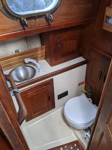 Slide: The Image of Pacific Seacraft Dana 24 1987 - 10