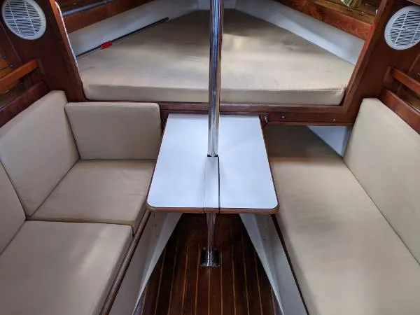 Slide: The Image of Pacific Seacraft Dana 24 1987 - 4
