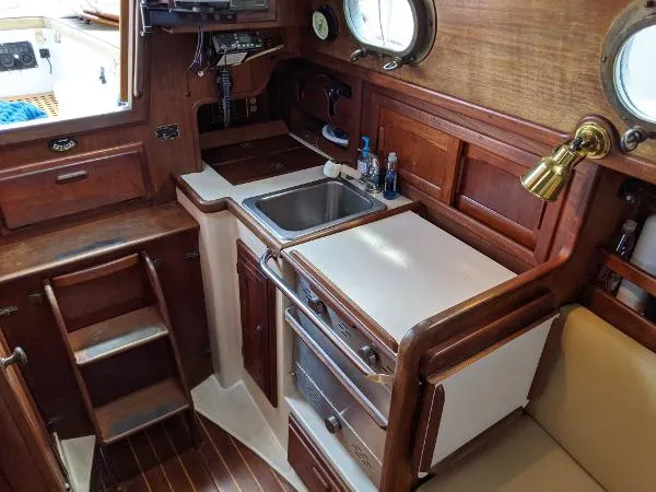 Slide: The Image of Pacific Seacraft Dana 24 1987 - 5