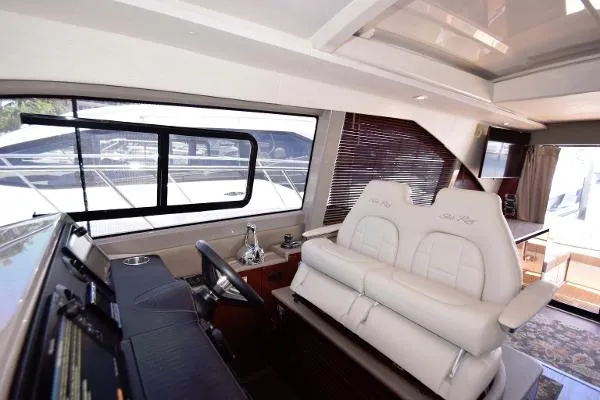 Slide: The Image of Sea Ray 460 Sundancer 2017 - 10