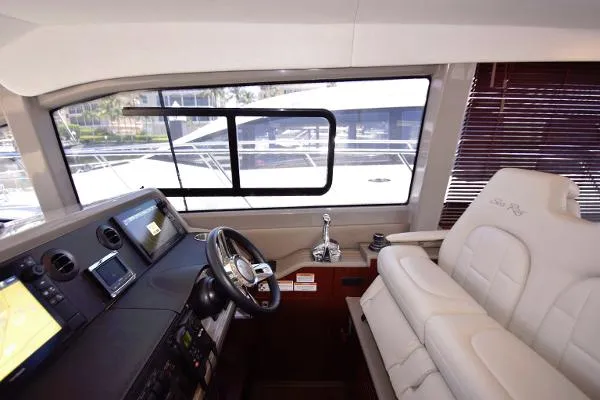 Slide: The Image of Sea Ray 460 Sundancer 2017 - 7