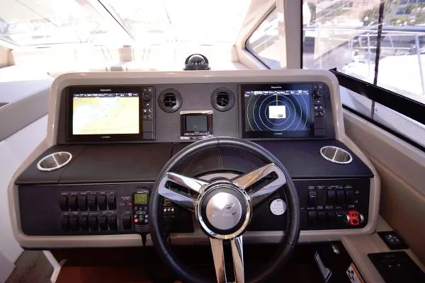 Slide: The Image of Sea Ray 460 Sundancer 2017 - 8