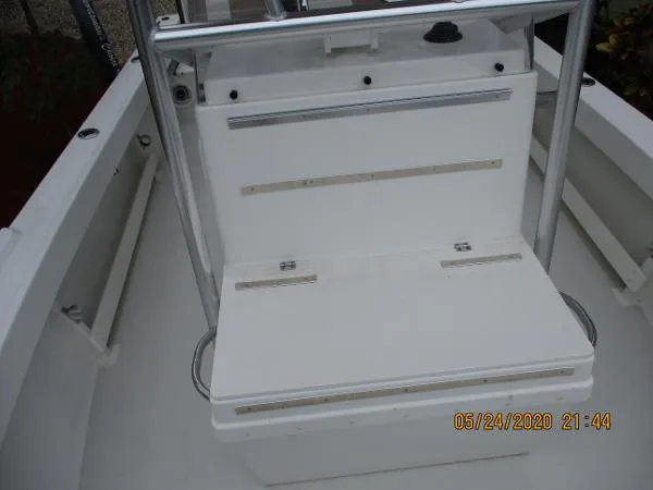 Slide: The Image of Parker Marine 1801 Center Console 2017 - 11