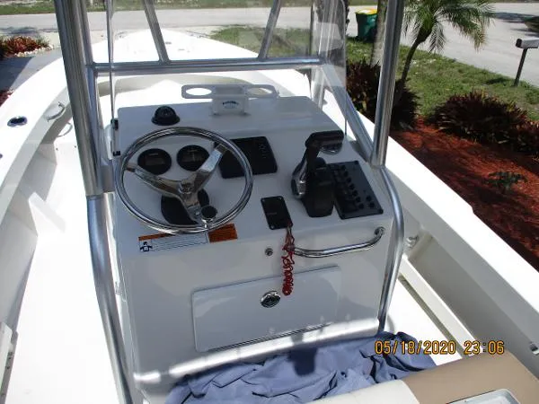 Slide: The Image of Parker Marine 1801 Center Console 2017 - 2