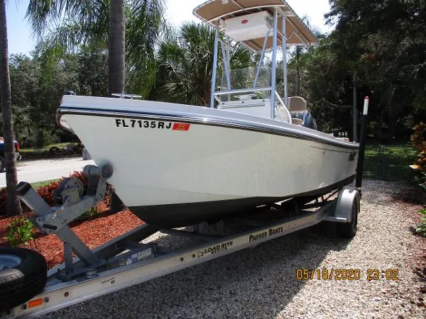 Slide: The Image of Parker Marine 1801 Center Console 2017 - 6