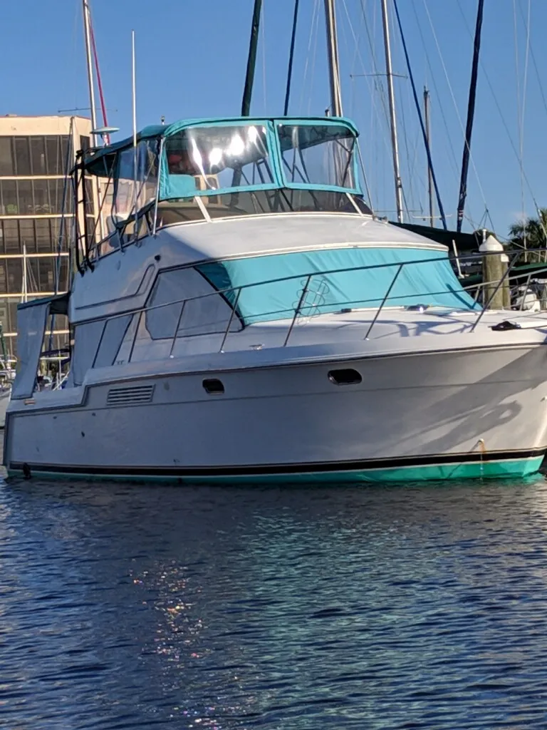 Slide: The Image of Carver Yachts 374 Voyager 2000 - 10