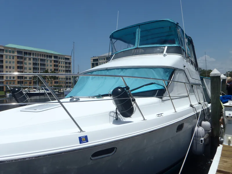 Slide: The Image of Carver Yachts 374 Voyager 2000 - 11