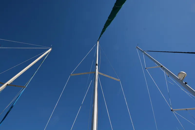 Slide: The Image of Masts of a 2002 Beneteau Oceanis 331 sailboat against a clear blue sky. - 19