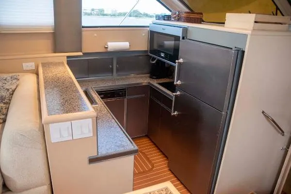 Slide: The Image of Hatteras 52 Cockpit Motor Yacht 1994 - 10