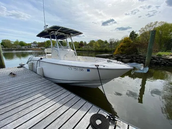 Slide: The Image of Boston Whaler Outrage 240 2004 - 3