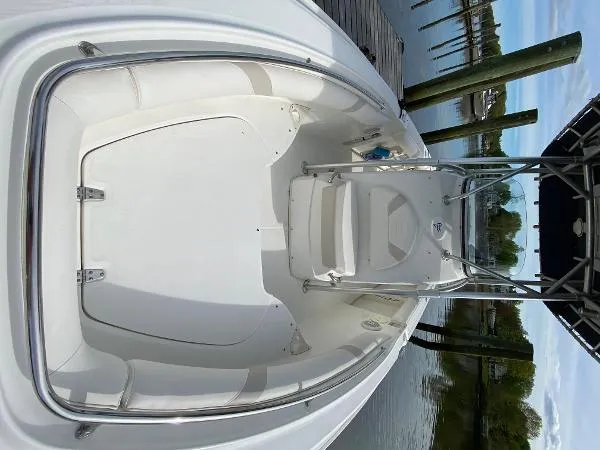 Slide: The Image of Boston Whaler Outrage 240 2004 - 8