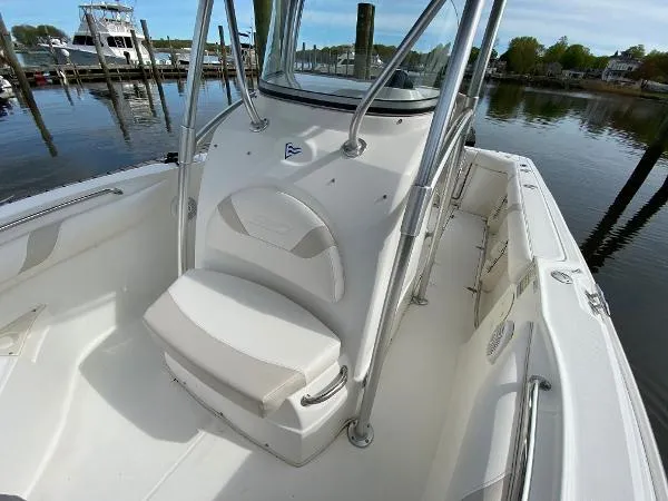 Slide: The Image of Boston Whaler Outrage 240 2004 - 9
