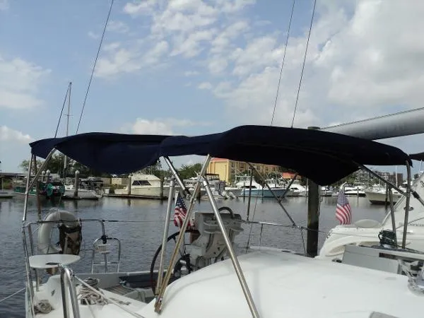 Slide: The Image of Beneteau 323 Oceanis 2005 - 4