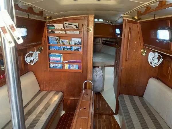 Slide: The Image of Pacific Seacraft 34 1992 - 7