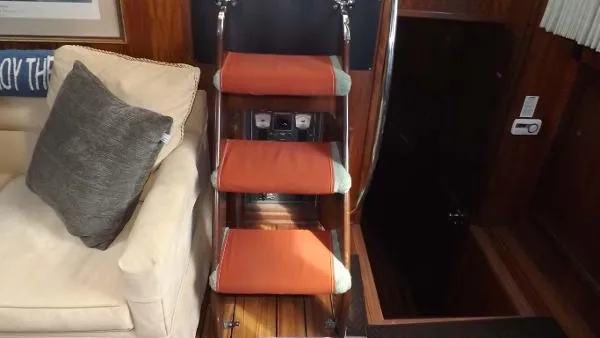 Slide: The Image of Hatteras 43 Double Cabin Motoryacht 1977 - 1