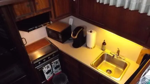 Slide: The Image of Hatteras 43 Double Cabin Motoryacht 1977 - 10