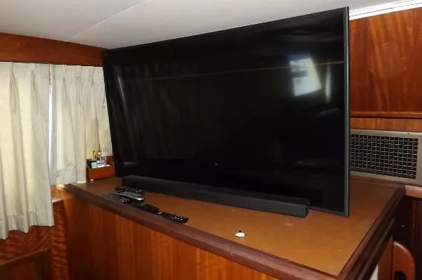 Slide: The Image of Hatteras 43 Double Cabin Motoryacht 1977 - 4