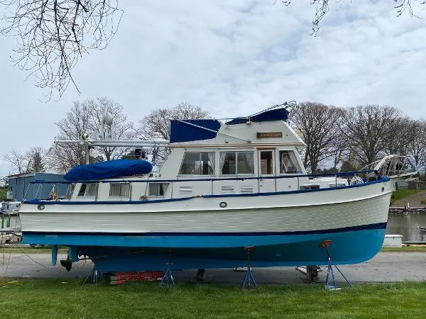 Slide: The Image of Grand Banks 36 Heritage Classic 1989 - 6