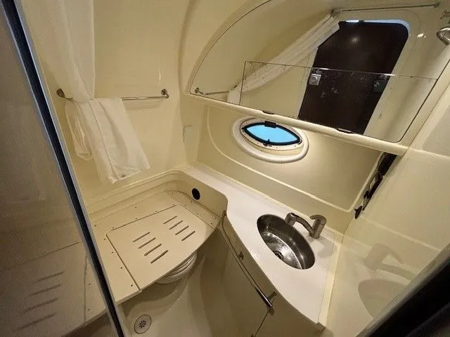 Slide: The Image of Monterey 335 Sport Yacht 2016 - 11