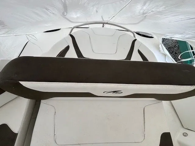 Slide: The Image of Monterey 335 Sport Yacht 2016 - 15